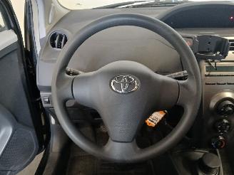 Toyota Yaris Yaris II (P9) Hatchback 1.0 12V VVT-i (1KR-FE) [51kW]  (08-2005/12-201=
1) picture 20
