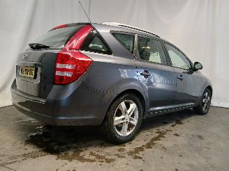 Kia Cee d Cee'd Sporty Wagon (EDF) Combi 1.6 16V (G4FC) [90kW]  (09-2007/12-2012=
) picture 6