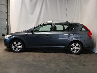 Kia Cee d Cee'd Sporty Wagon (EDF) Combi 1.6 16V (G4FC) [90kW]  (09-2007/12-2012=
) picture 4