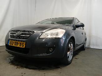 Damaged car Kia Cee d Cee'd Sporty Wagon (EDF) Combi 1.6 16V (G4FC) [90kW]  (09-2007/12-2012=
) 2007/9
