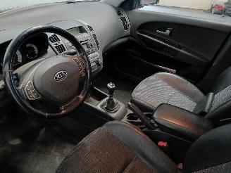 Kia Cee d Cee'd Sporty Wagon (EDF) Combi 1.6 16V (G4FC) [90kW]  (09-2007/12-2012=
) picture 13