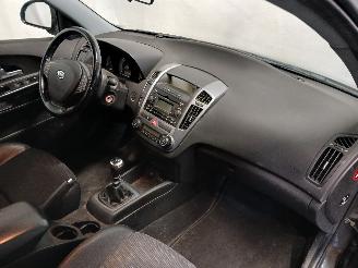 Kia Cee d Cee'd Sporty Wagon (EDF) Combi 1.6 16V (G4FC) [90kW]  (09-2007/12-2012=
) picture 8