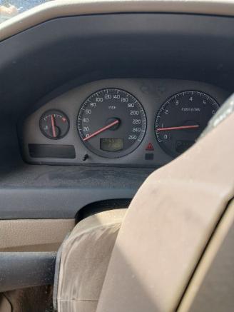 Volvo Xc-70 XC70 (SZ) SUV XC70 2.4 T 20V (B5244T3) [147kW]  (03-2000/09-2002) picture 2