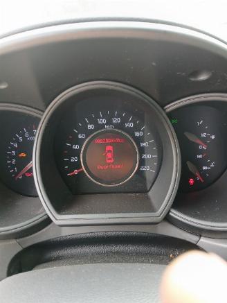 Kia Rio Rio III (UB) Hatchback 1.2 CVVT 16V (G4LA5) [63kW]  (09-2011/12-2017) picture 2