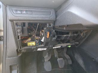 Peugeot 208 208 I (CA/CC/CK/CL) Hatchback 1.2 Vti 12V PureTech 82 (EB2F(HMZ)) [60k=
W]  (03-2012/12-2019) picture 16