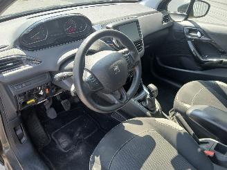 Peugeot 208 208 I (CA/CC/CK/CL) Hatchback 1.2 Vti 12V PureTech 82 (EB2F(HMZ)) [60k=
W]  (03-2012/12-2019) picture 10