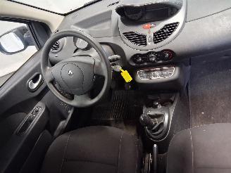 Renault Twingo Twingo II (CN) Hatchback 3-drs 1.5 dCi 90 FAP (K9K-820(K9K-P8)) [63kW]=
  (10-2010/09-2014) picture 11