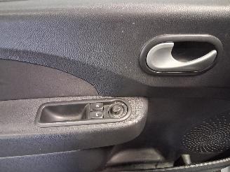 Renault Twingo Twingo II (CN) Hatchback 3-drs 1.5 dCi 90 FAP (K9K-820(K9K-P8)) [63kW]=
  (10-2010/09-2014) picture 13