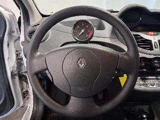 Renault Twingo Twingo II (CN) Hatchback 3-drs 1.5 dCi 90 FAP (K9K-820(K9K-P8)) [63kW]=
  (10-2010/09-2014) picture 14