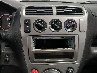 Honda Civic Civic (EP/EU) Hatchback 3-drs 1.4 16V (D14Z6) [66kW]  (11-2000/09-2005=
) picture 15