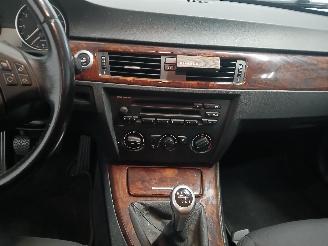 BMW 3-serie 3 serie (E90) Sedan 318i 16V (N46-B20B) [95kW]  (09-2005/08-2007) picture 19