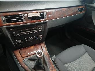 BMW 3-serie 3 serie (E90) Sedan 318i 16V (N46-B20B) [95kW]  (09-2005/08-2007) picture 18