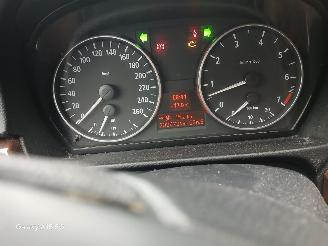 BMW 3-serie 3 serie (E90) Sedan 318i 16V (N46-B20B) [95kW]  (09-2005/08-2007) picture 2