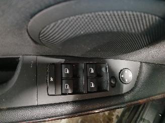 BMW 3-serie 3 serie (E90) Sedan 318i 16V (N46-B20B) [95kW]  (09-2005/08-2007) picture 14