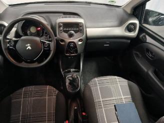 Peugeot 108 108 Hatchback 1.0 12V (1KRFE(CFB)) [51kW]  (05-2014/...) picture 11