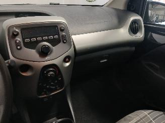 Peugeot 108 108 Hatchback 1.0 12V (1KRFE(CFB)) [51kW]  (05-2014/...) picture 18