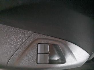 Peugeot 108 108 Hatchback 1.0 12V (1KRFE(CFB)) [51kW]  (05-2014/...) picture 15