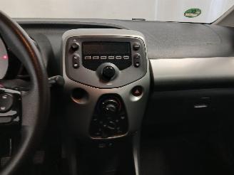 Peugeot 108 108 Hatchback 1.0 12V (1KRFE(CFB)) [51kW]  (05-2014/...) picture 19