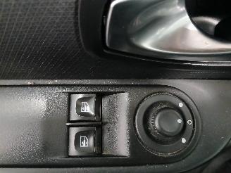 Renault Clio Clio IV (5R) Hatchback 5-drs 0.9 Energy TCE 90 12V (H4B-408(H4B-B4)) [=
66kW]  (11-2012/08-2021) picture 14