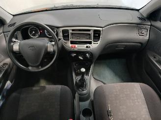 Kia Rio Rio II (DE) Hatchback 1.5 CRDi VGT 16V (D4FA) [81kW]  (03-2005/12-2011=
) picture 11