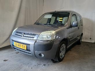 Coche accidentado Citroën Berlingo Berlingo Cinqspace, Multispace MPV 1.6 16V (TU5JP4(NFU)) [80kW]  (10-2=
000/12-2011) 2003/11