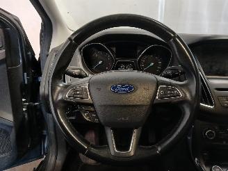 Ford Focus Focus 3 Wagon Combi 1.0 Ti-VCT EcoBoost 12V 125 (M1DD) [92kW]  (02-201=
2/05-2018) picture 17