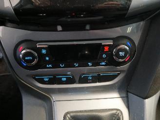 Ford Focus Focus 3 Wagon Combi 1.0 Ti-VCT EcoBoost 12V 125 (M1DA(Euro 5)) [92kW] =
 (02-2012/05-2018) picture 21