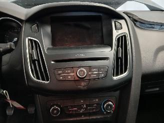 Ford Focus Focus 3 Wagon Combi 1.0 Ti-VCT EcoBoost 12V 125 (M1DD) [92kW]  (02-201=
2/05-2018) picture 20