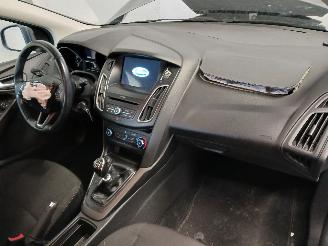 Ford Focus Focus 3 Wagon Combi 1.0 Ti-VCT EcoBoost 12V 125 (M1DD) [92kW]  (02-201=
2/05-2018) picture 8