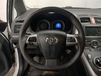 Toyota Auris Auris (E15) Hatchback 1.8 16V HSD Full Hybrid (2ZRFXE) [100kW]  (09-20=
10/09-2012) picture 19