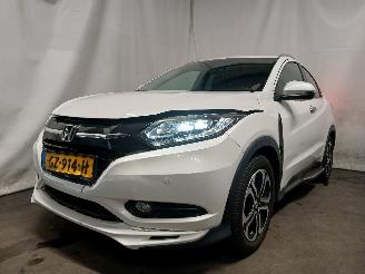 Vaurioauto  passenger cars Honda  HR-V (RU) MPV 1.5 i-VTEC 16V (L15B4(Euro 6)) [96kW]  (08-2015/...) 2015/9