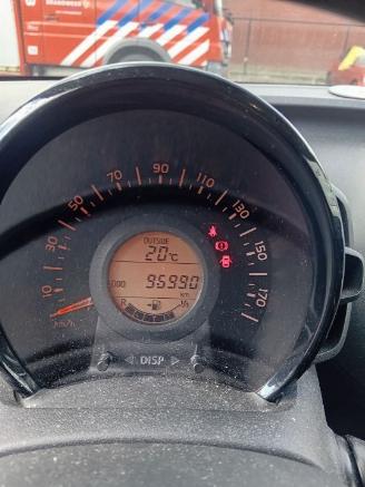 Toyota Aygo Aygo (B40) Hatchback 1.0 12V VVT-i (1KR-FE) [51kW]  (05-2014/06-2018) picture 2