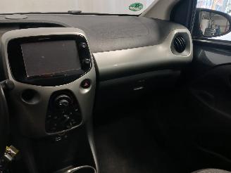 Toyota Aygo Aygo (B40) Hatchback 1.0 12V VVT-i (1KR-FE) [51kW]  (05-2014/06-2018) picture 17