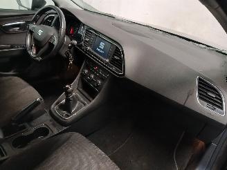 Seat Leon Leon (5FB) Hatchback 5-drs 1.6 TDI 16V (CXXB) [81kW]  (09-2013/08-2020=
) picture 8