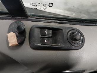 Opel Vivaro Vivaro Van 2.0 CDTI (M9R-780) [84kW]  (08-2006/07-2014) picture 14