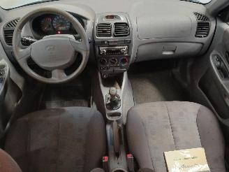 Hyundai Accent Accent Hatchback 1.3 12V (G4EA) [62kW]  (08-2002/11-2005) picture 11