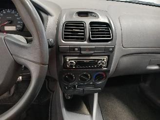 Hyundai Accent Accent Hatchback 1.3 12V (G4EA) [62kW]  (08-2002/11-2005) picture 18