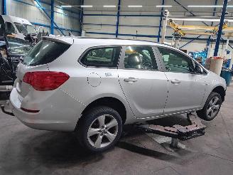 Opel Astra Astra J Sports Tourer (PD8/PE8/PF8) Combi 1.4 Turbo 16V (A14NET(Euro 5=
)) [88kW]  (10-2010/04-2016) picture 3