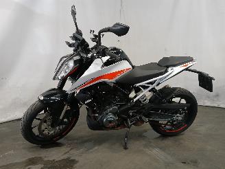 KTM 390 Duke  picture 3