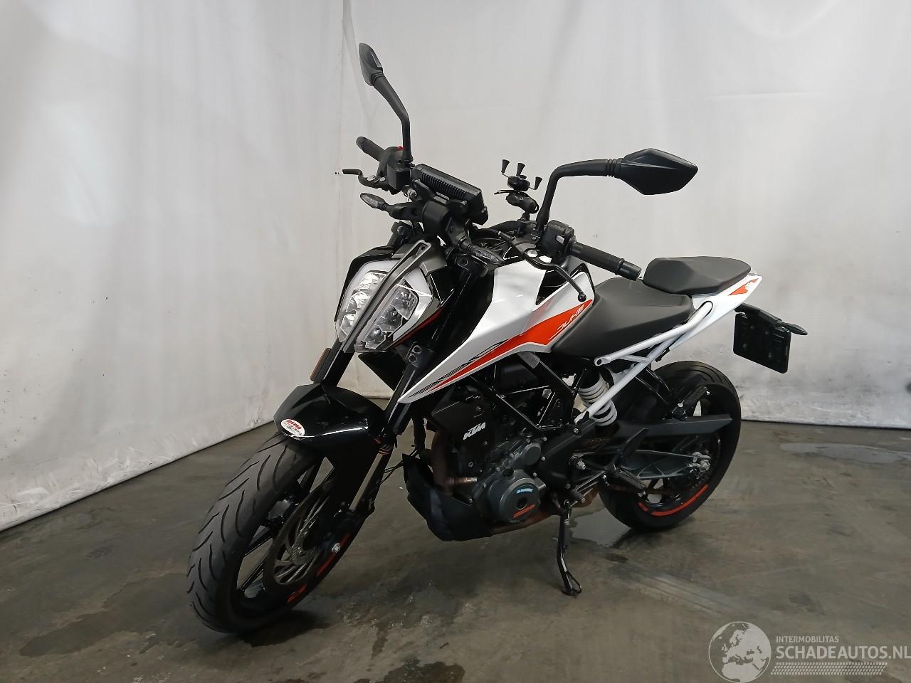 KTM 390 Duke 