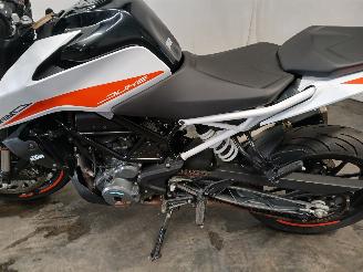 KTM 390 Duke  picture 19
