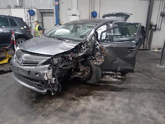 Salvage car Toyota Prius Prius Plus (ZVW4) MPV 1.8 Hybrid 16V (2ZRFXE) [100kW]  (05-2011/...) 2013