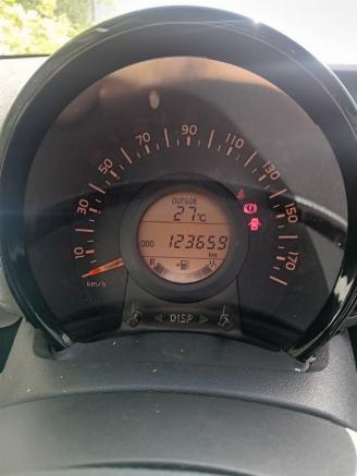 Peugeot 108 108 Hatchback 1.0 12V (1KRFE(CFB)) [51kW]  (05-2014/...) picture 2