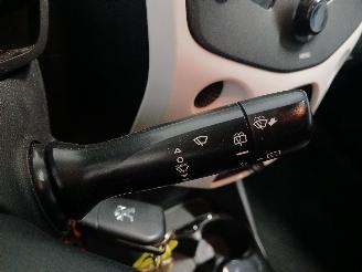 Peugeot 108 108 Hatchback 1.0 12V (1KRFE(CFB)) [51kW]  (05-2014/...) picture 15