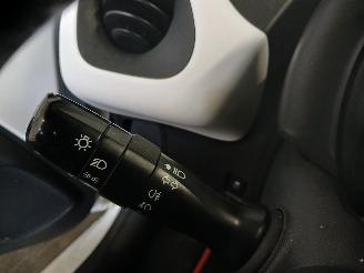Peugeot 108 108 Hatchback 1.0 12V (1KRFE(CFB)) [51kW]  (05-2014/...) picture 14