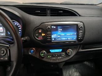 Toyota Yaris Yaris III (P13) Hatchback 1.5 16V Hybrid (1NZ-FXE) [74kW]  (04-2015/09=
-2020) picture 17