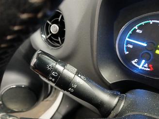 Toyota Yaris Yaris III (P13) Hatchback 1.5 16V Hybrid (1NZ-FXE) [74kW]  (04-2015/09=
-2020) picture 14
