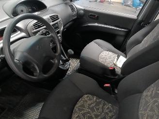 Hyundai Matrix Matrix Hatchback 1.6 16V (G4ED) [76kW]  (06-2001/04-2010) picture 11