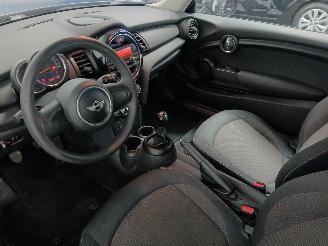 Mini Mini Mini (F56) Hatchback 3-drs 1.5 12V One D (B37C15A) [70kW]  (03-2014/..=
=2E) picture 13