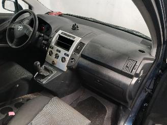 Toyota Corolla Corolla Verso (R10/11) MPV 1.6 16V VVT-i (3ZZFE) [81kW]  (04-2004/03-2=
009) picture 9